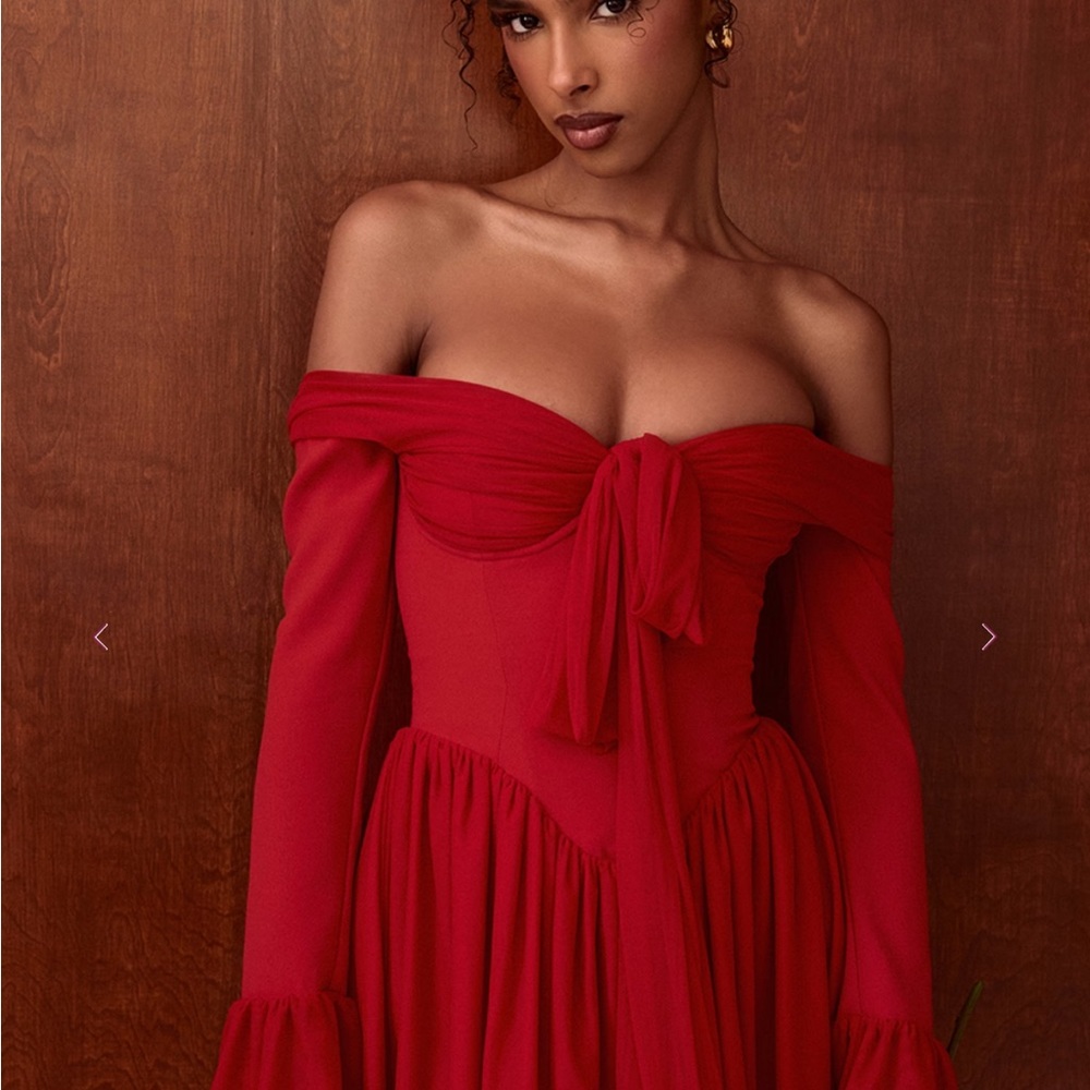 House of CB Alana dress Scarlet Off Shoulder Medium - Picture 2 of 4